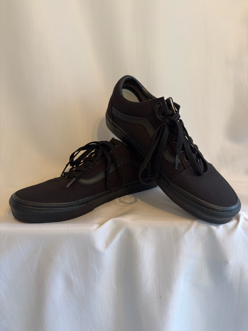 Vans Men's Black Old Skool Canvas Sneakers Gum Soles Classic Lace-Up 10 Wide